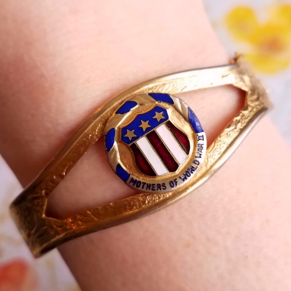 Vintage Mothers of WWII World War 2 bracelet enamel gold tone 1940s 1950s